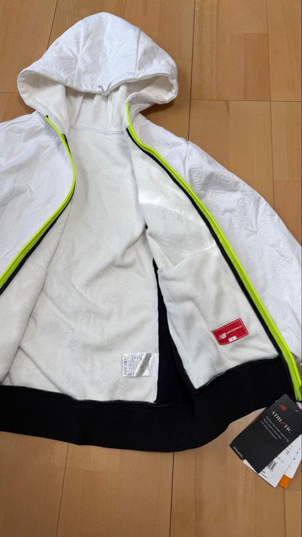 New Balance フード付きジャケット ホワイト/ブラック　サイズ1
