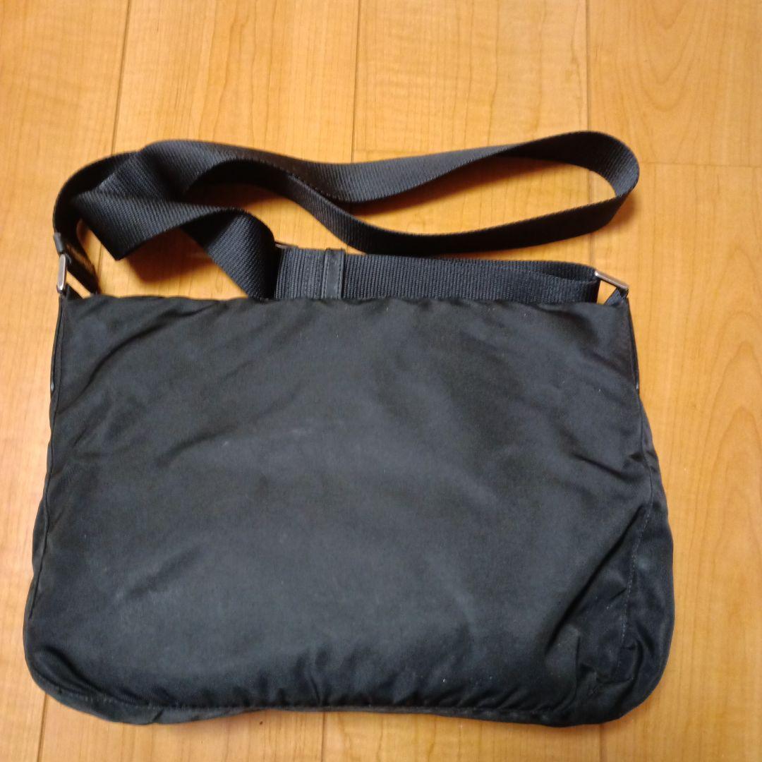 PRADA　ショルダーバッグ　ブラック　ナイロン　三角プレート　レザー　正規品