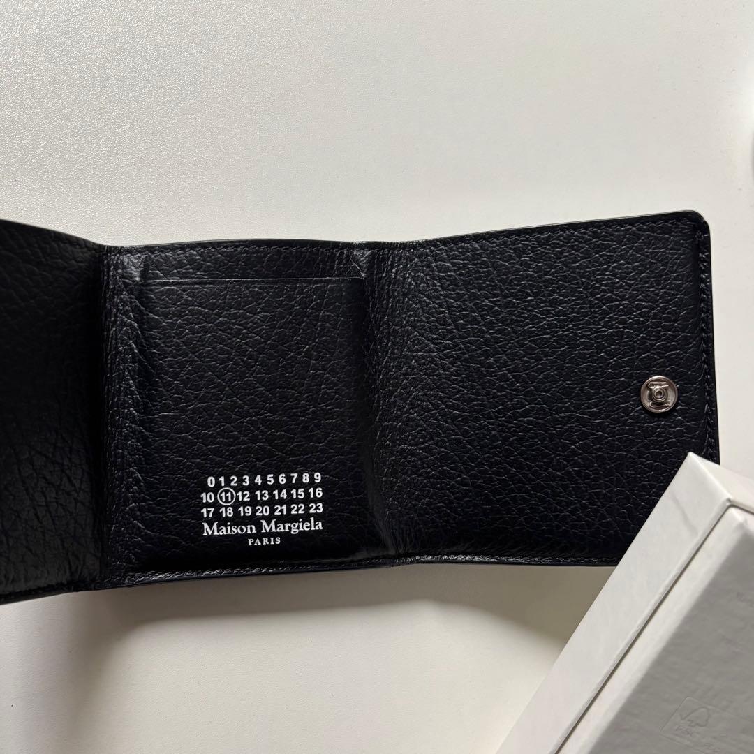 メゾンマルジェラ　三つ折り財布