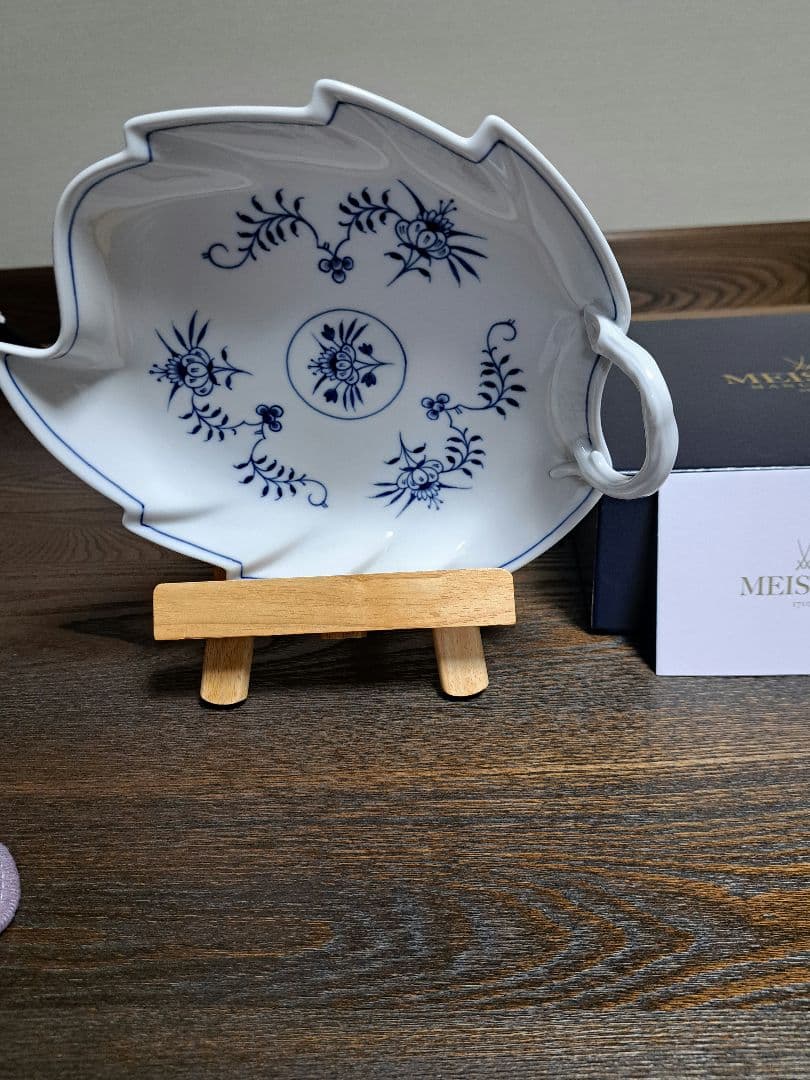 新品　MEISSEN 葉型皿 白磁 青花 取っ手付きブルーオニオンスタイル