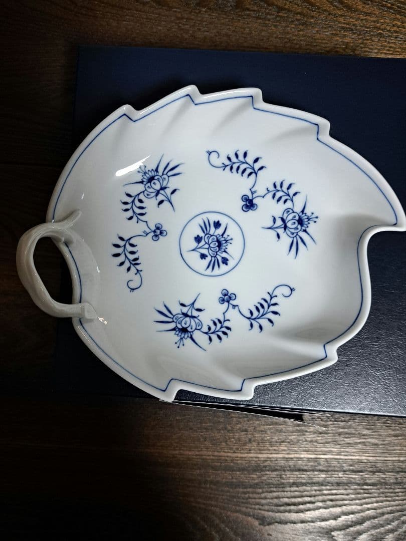 新品　MEISSEN 葉型皿 白磁 青花 取っ手付きブルーオニオンスタイル