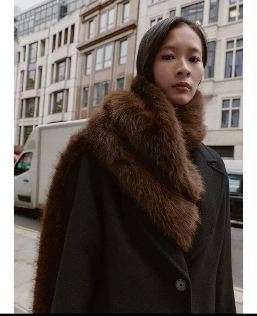 ZARA フリンジ付きフェイクファーマフラー