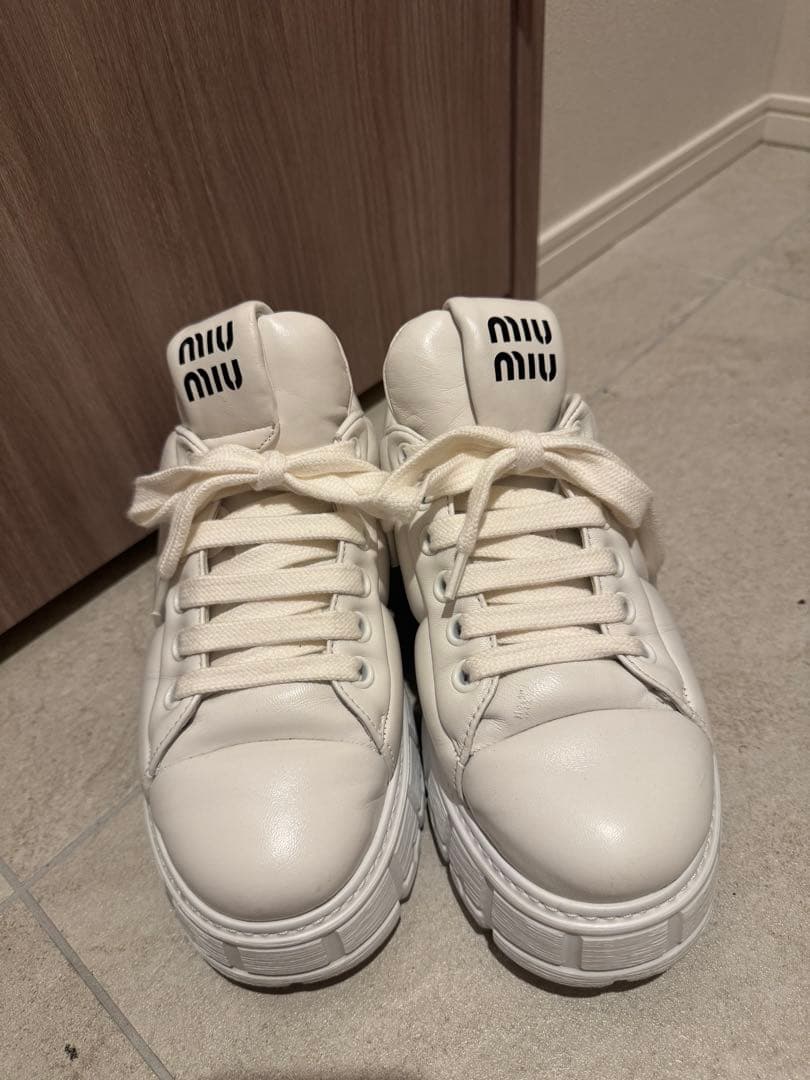 【美品】miumiu＊ミュウミュウ スニーカー 38 ホワイト24SS厚底