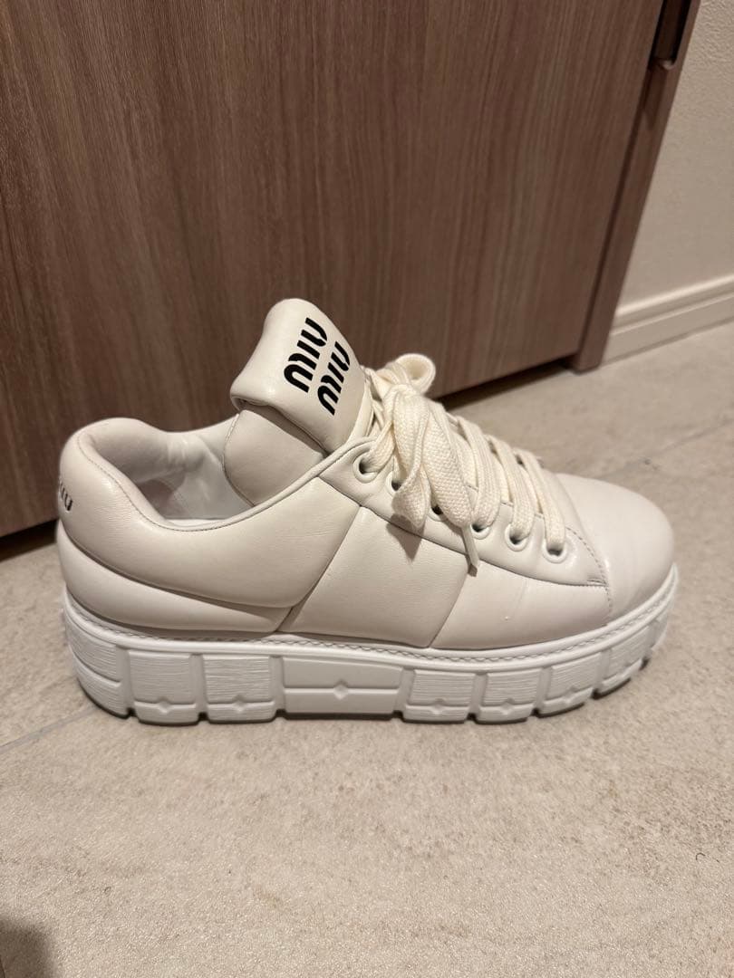 【美品】miumiu＊ミュウミュウ スニーカー 38 ホワイト24SS厚底