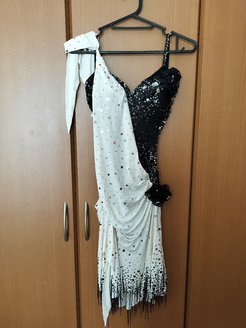 社交ダンス ドレス 黒白 スパンコール