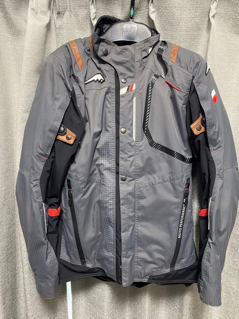 【メルカリ祭　限定値下げ中】クシタニ　アロフトジャケット　グレー　Mサイズ