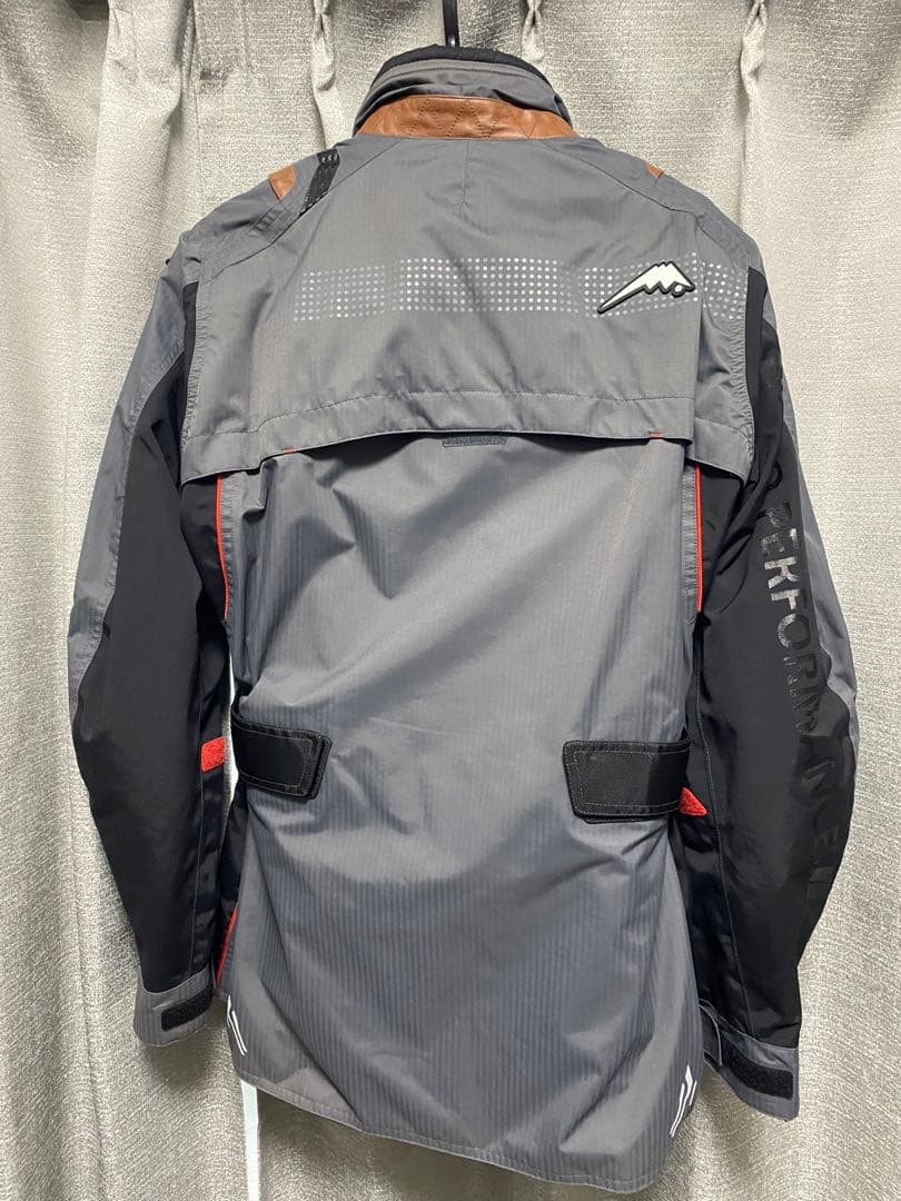 【メルカリ祭　限定値下げ中】クシタニ　アロフトジャケット　グレー　Mサイズ