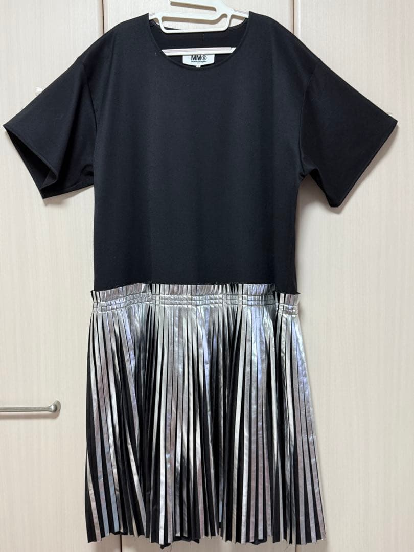 MM6 メゾンマルジェラ独創的なデザイン　半袖ワンピース！メイドインイタリア