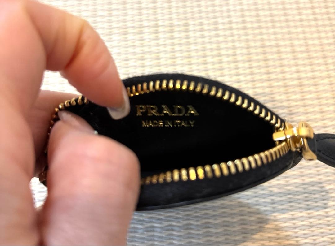 美品 PRADA サフィアーノ トライアングル ケース