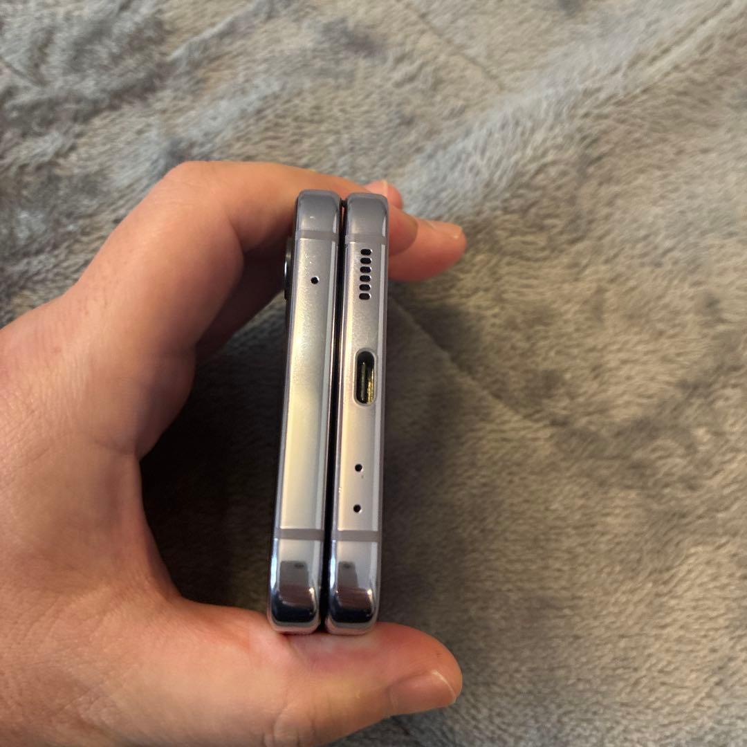 docomo Galaxy Z Flip4 本体　ジャンク