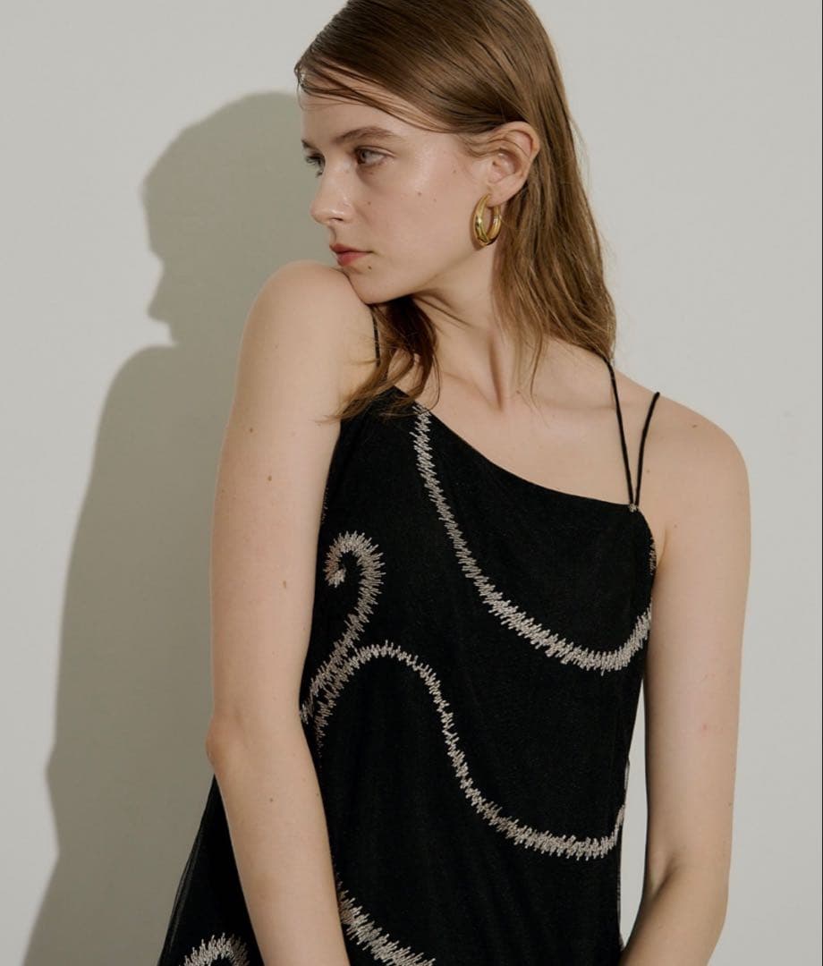 LE’RURE/ Grafitti back drape cami dress