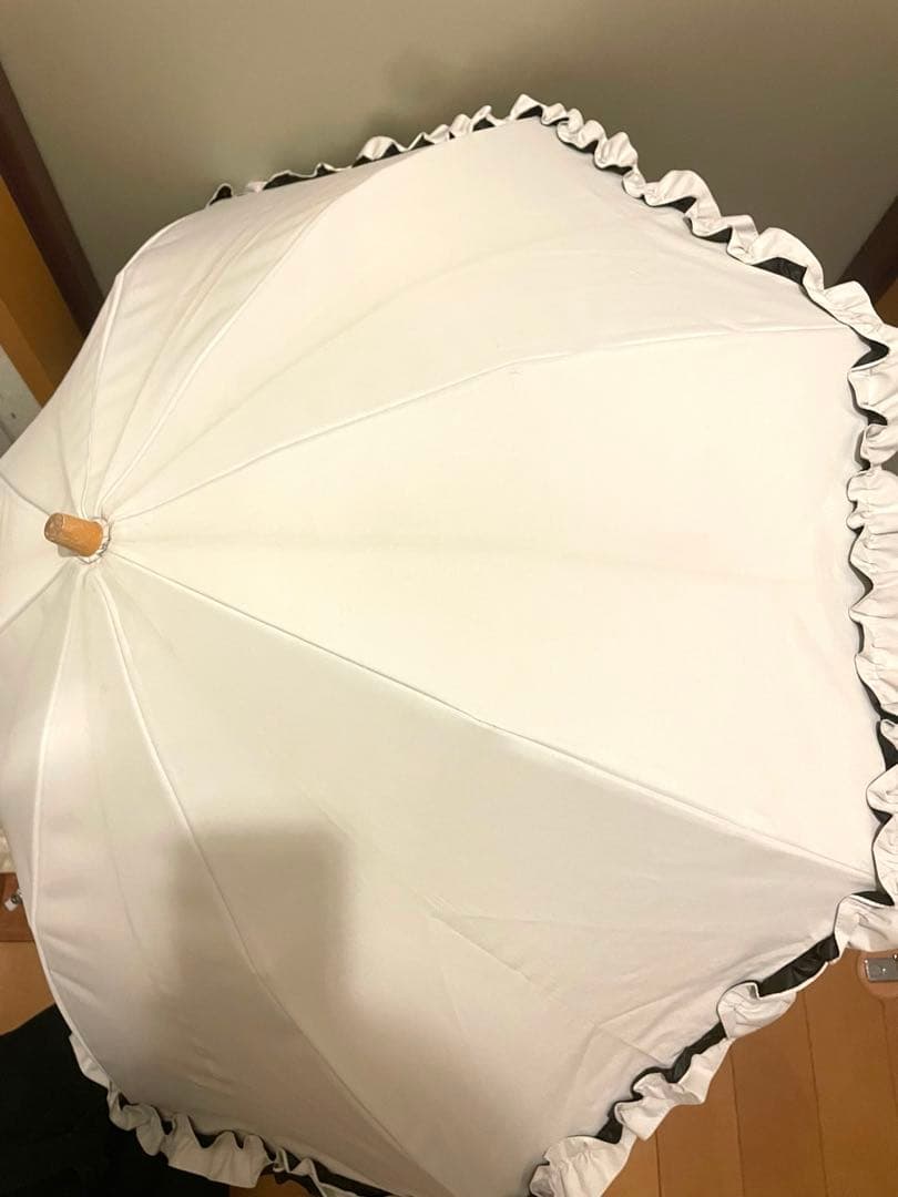 【サンバリア100】 2段 折りたたみ日傘 無地 ホワイト　フリル