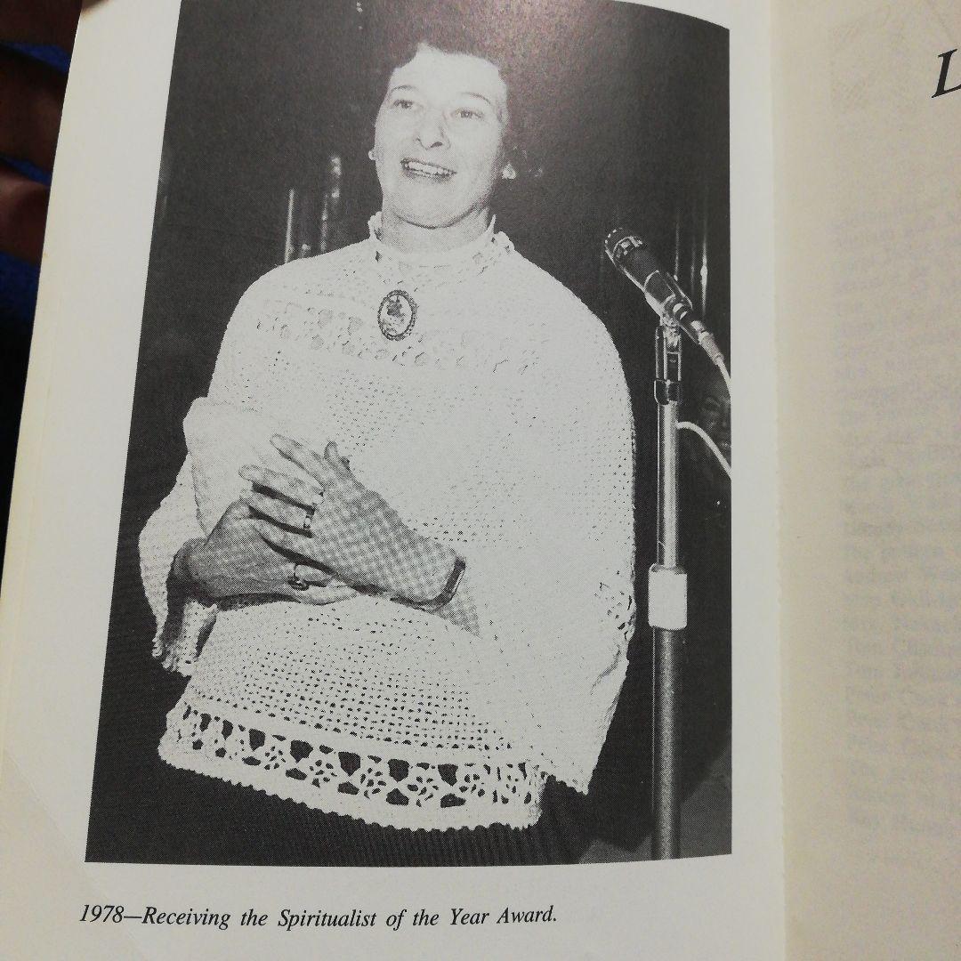 洋書 LIVING IMAGES by Polge (Signed)