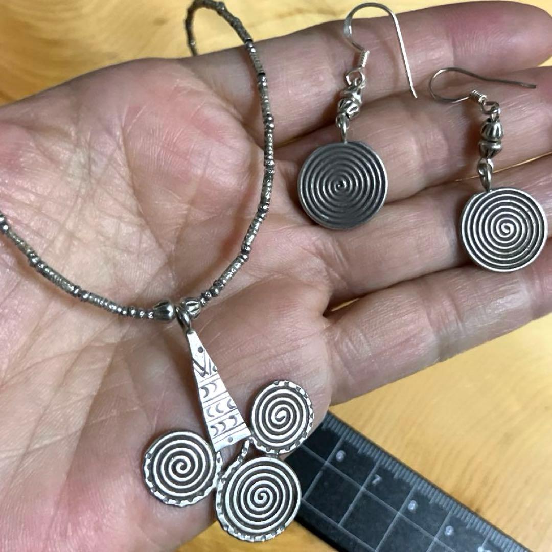 カレンシルバー渦巻チョーカーネックレスとピアス セット