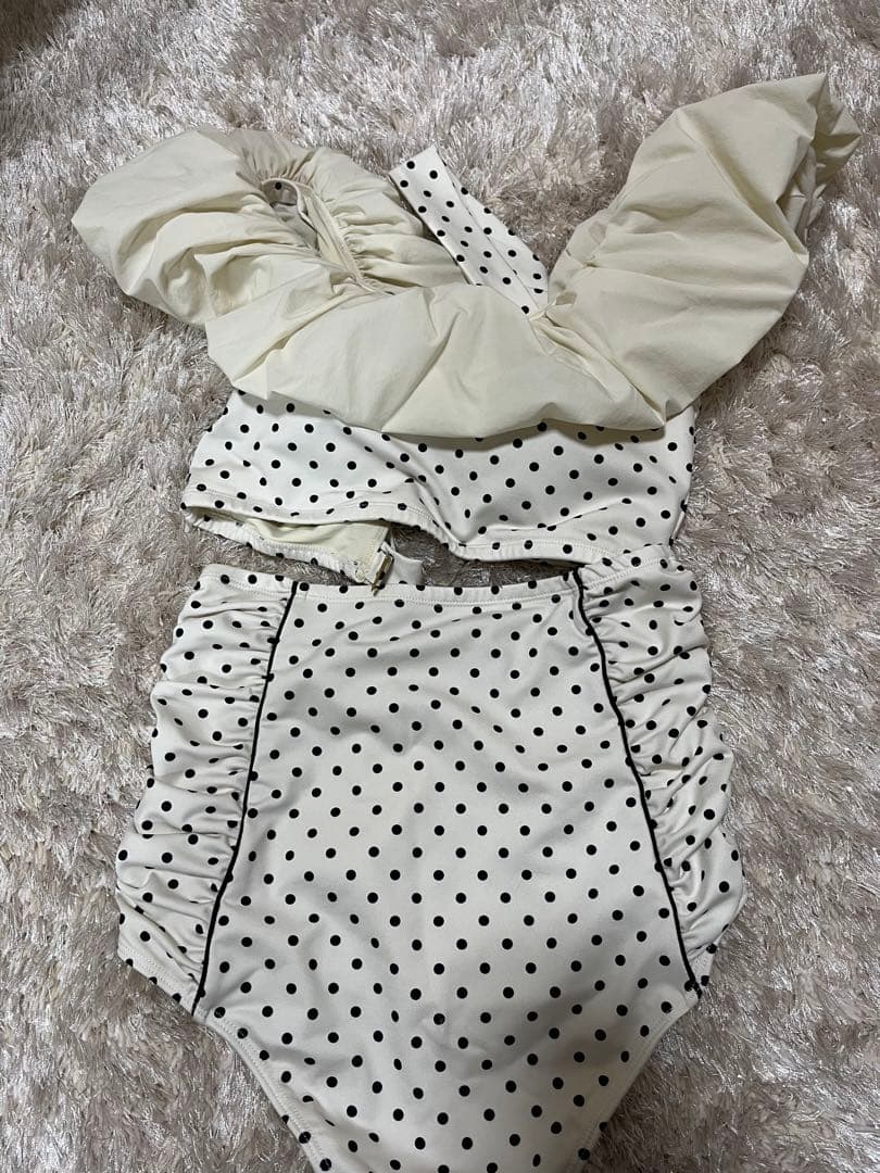 LilyBrown リリーブラウン 水着 ラッフルショルダーハイウエストビキニ