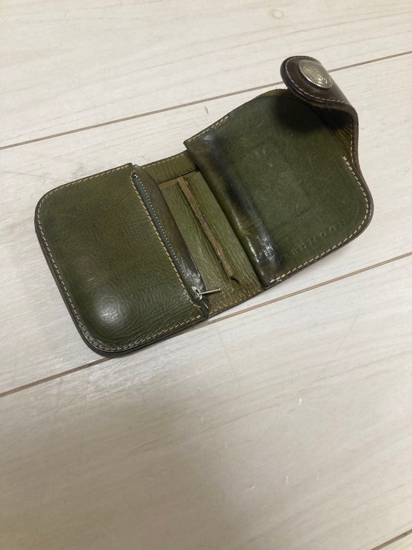 RED MOON 二つ折り財布 グリーン　レザー　レッドムーン　ウォレット