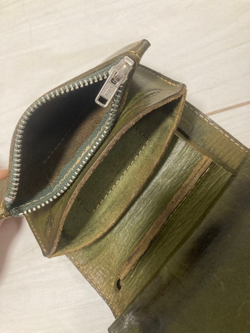 RED MOON 二つ折り財布 グリーン　レザー　レッドムーン　ウォレット