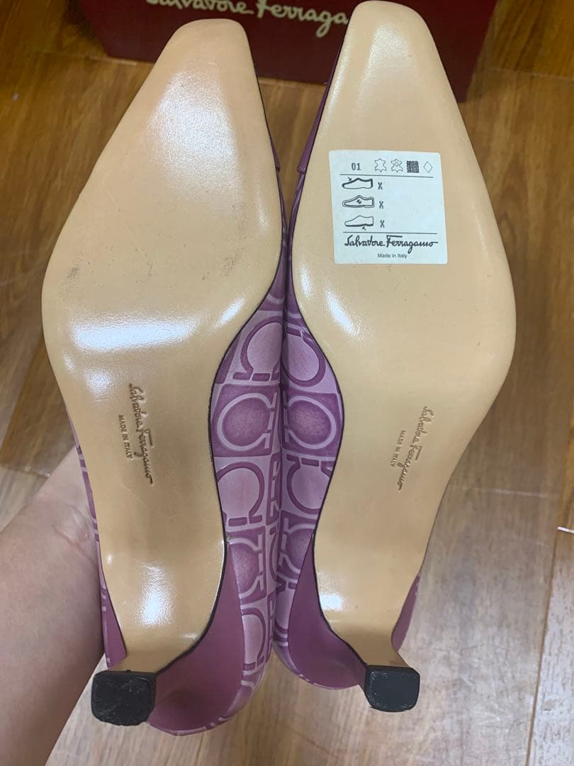 フェラガモ ピンクパンプスパープル　フェラガモ　未使用