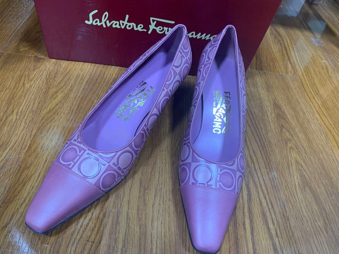 フェラガモ ピンクパンプスパープル　フェラガモ　未使用