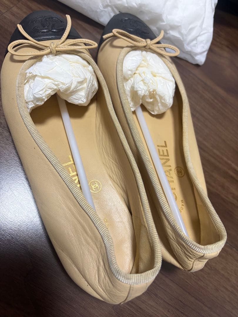 CHANEL バレエシューズ ベージュ・黒　フラットラムスキン