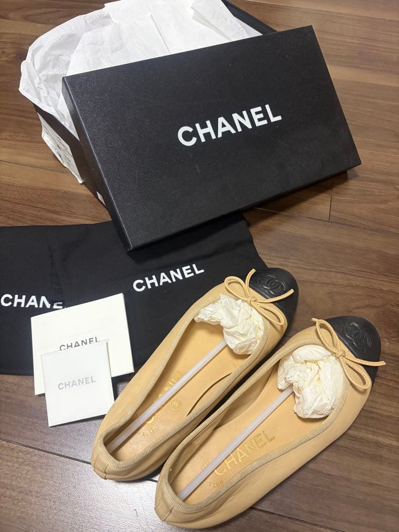 CHANEL バレエシューズ ベージュ・黒　フラットラムスキン