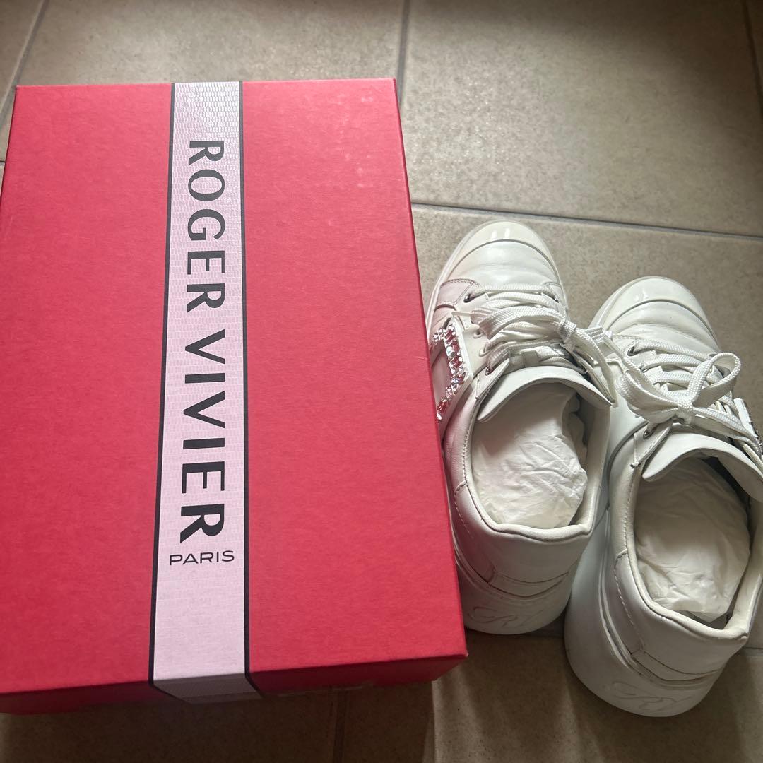 ROGER VIVIER ホワイトスニーカー 箱付き37