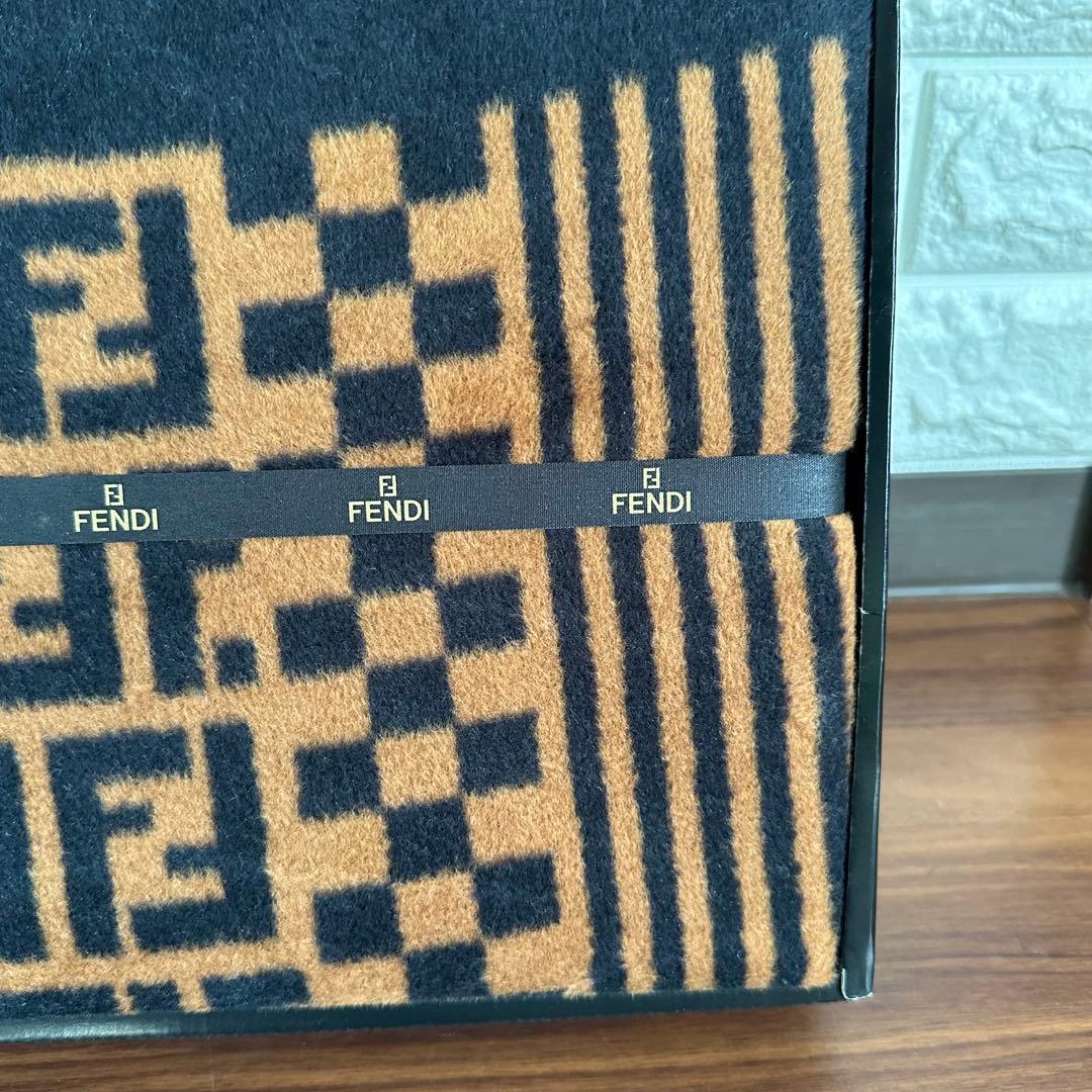 未使用 FENDI 綿毛布 ズッカ柄 ブラック×ブラウン 140×210