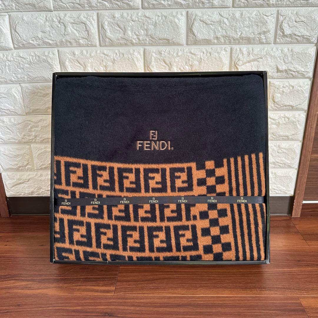 未使用 FENDI 綿毛布 ズッカ柄 ブラック×ブラウン 140×210