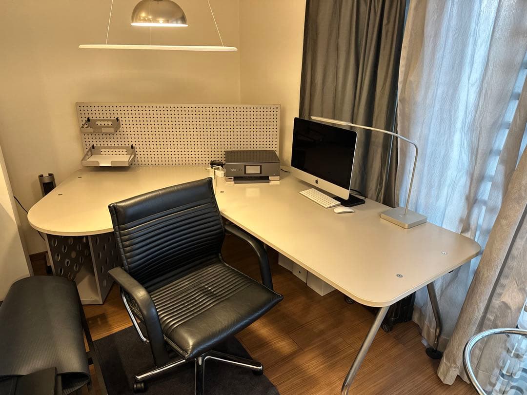 vitraヴィトラ　L字型ライトグレー合成樹脂パソコンデスク