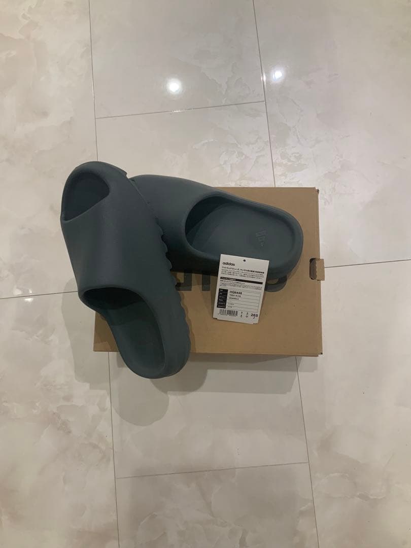 adidasイージースライド