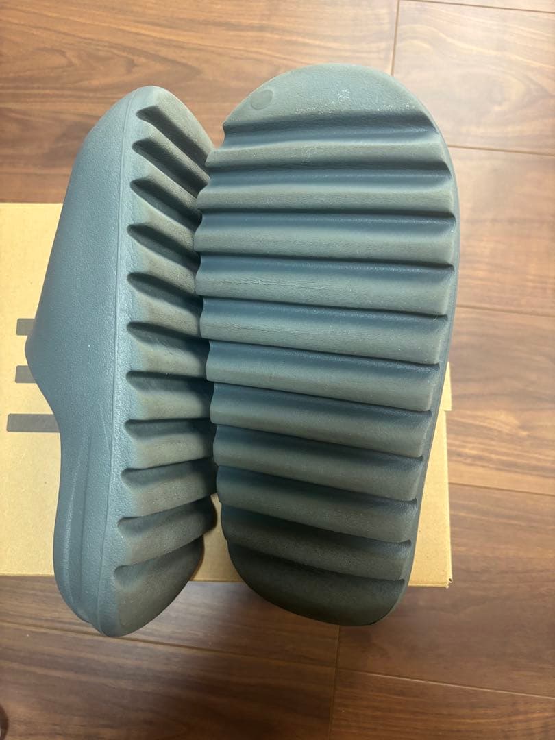 adidasイージースライド