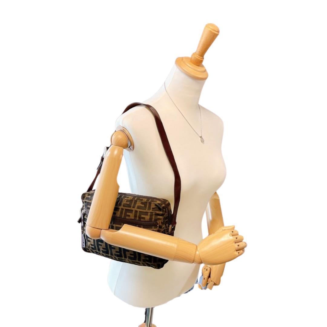 【最終価格】FENDI　フェンディ　ショルダーバッグ　ズッカ柄