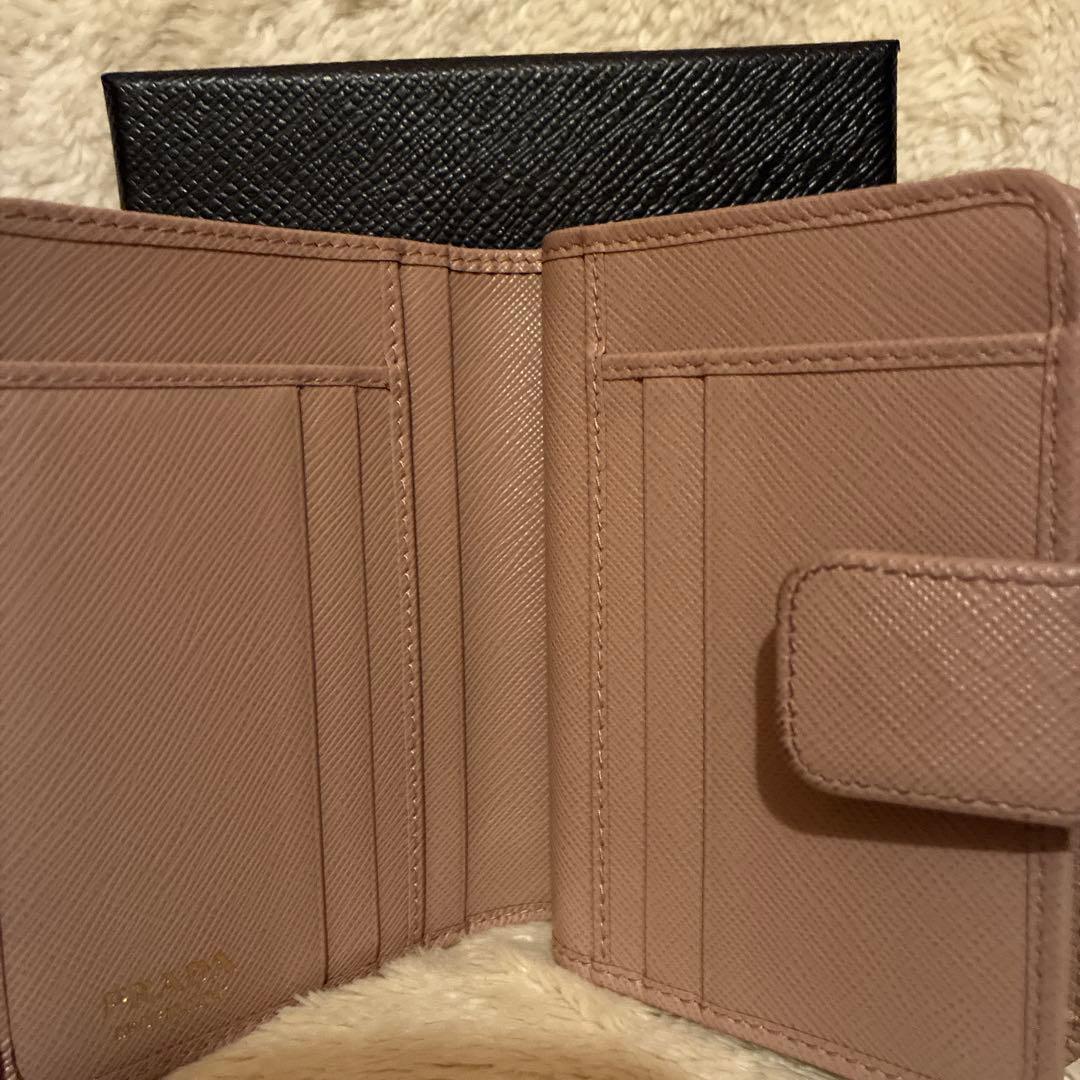 PRADA プラダ　二つ折り財布
