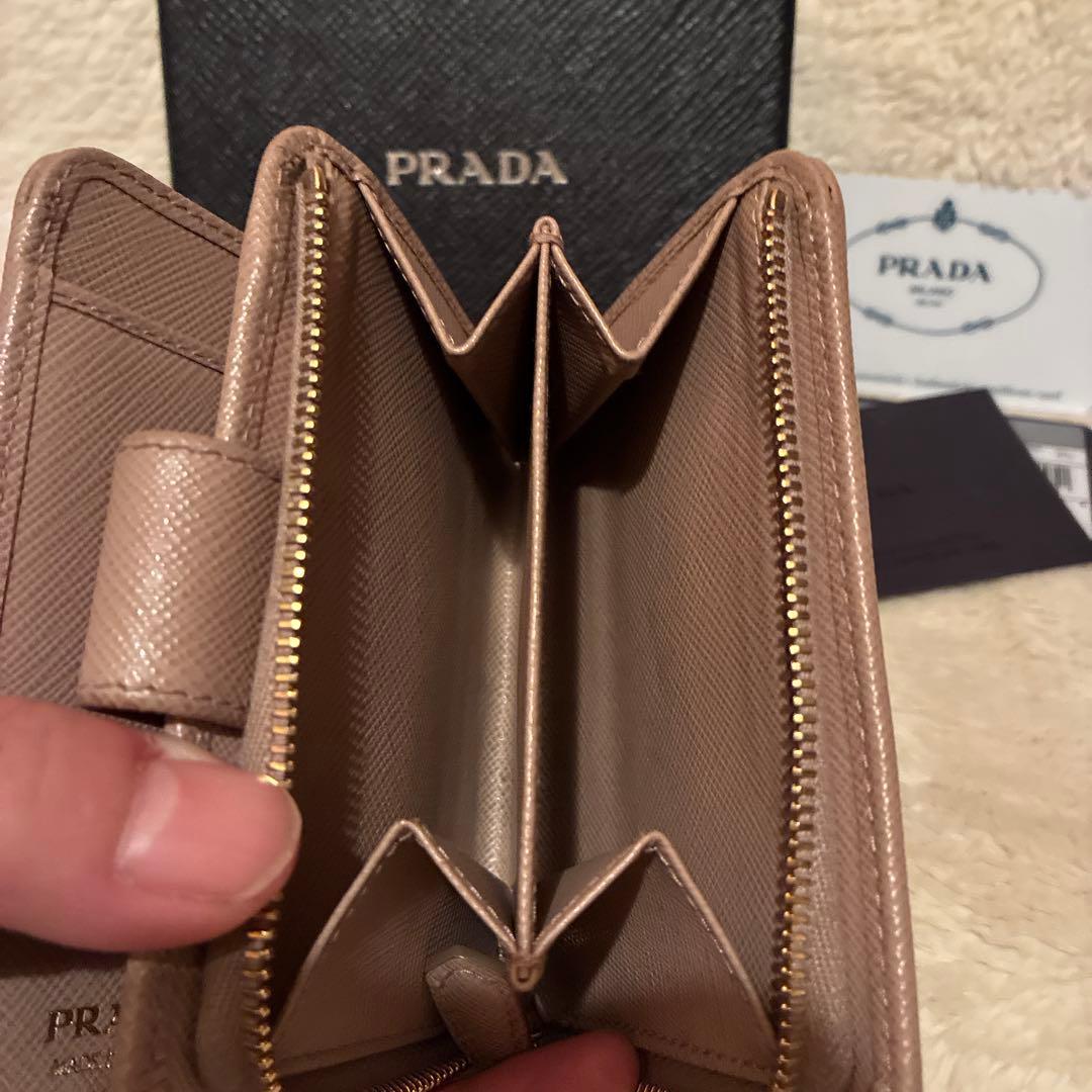 PRADA プラダ　二つ折り財布