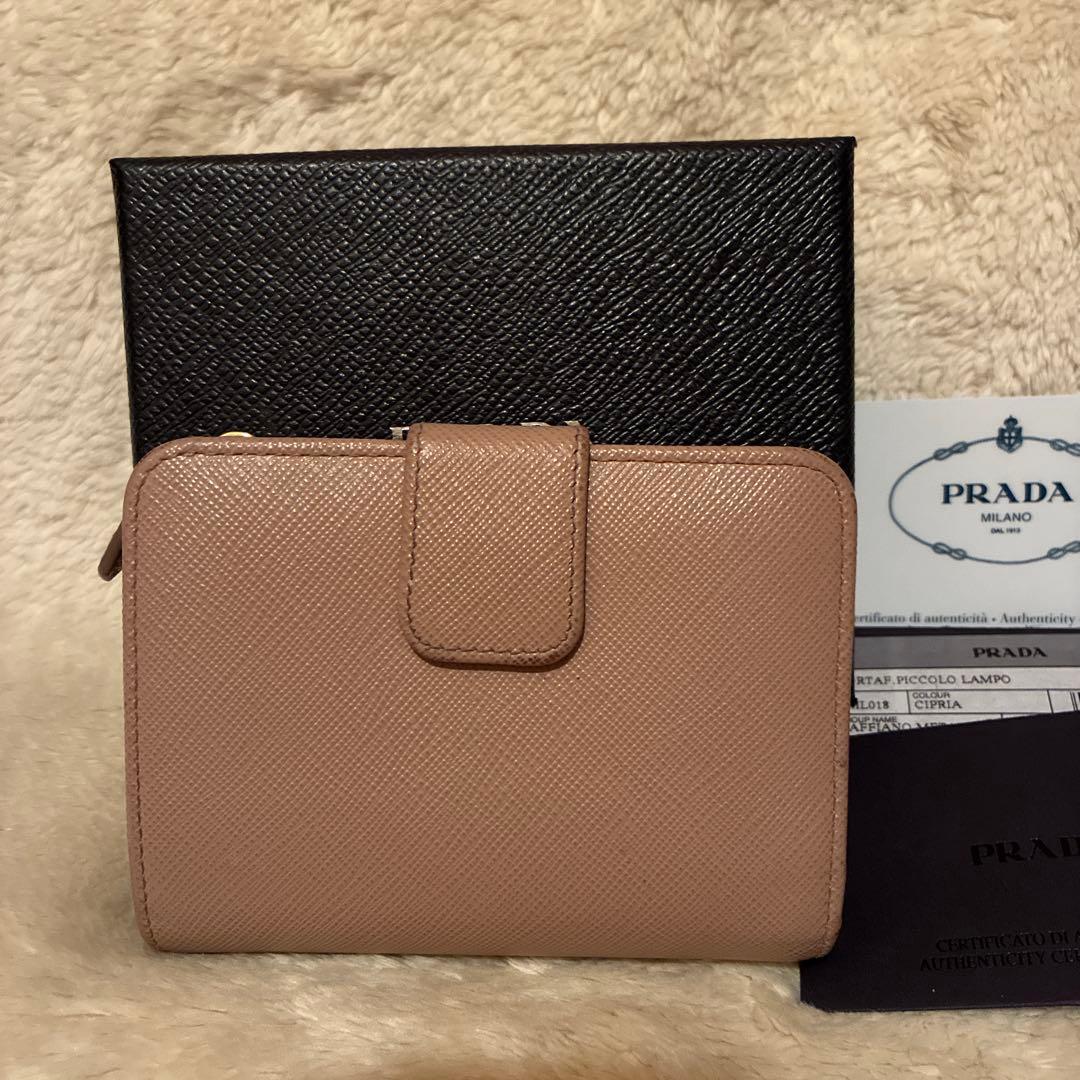 PRADA プラダ　二つ折り財布