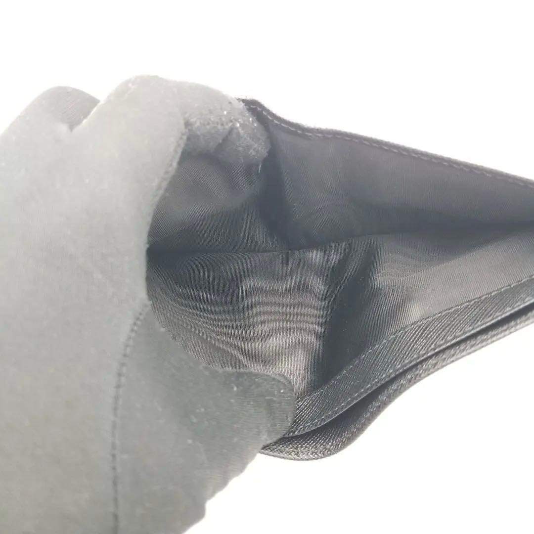 【極美品】プラダ 二つ折り財布 トライアングルロゴ ブラック
