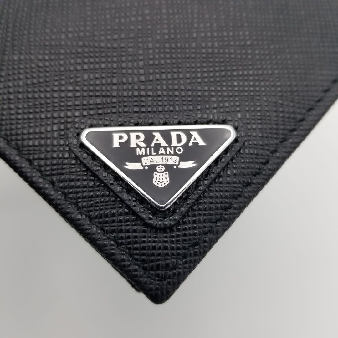 【極美品】プラダ 二つ折り財布 トライアングルロゴ ブラック