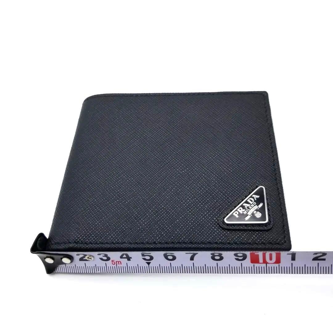 【極美品】プラダ 二つ折り財布 トライアングルロゴ ブラック
