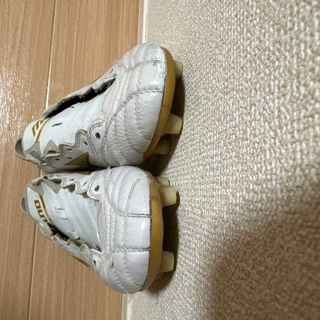 ミズノ モレリアNEO2 限定モデル 白×金