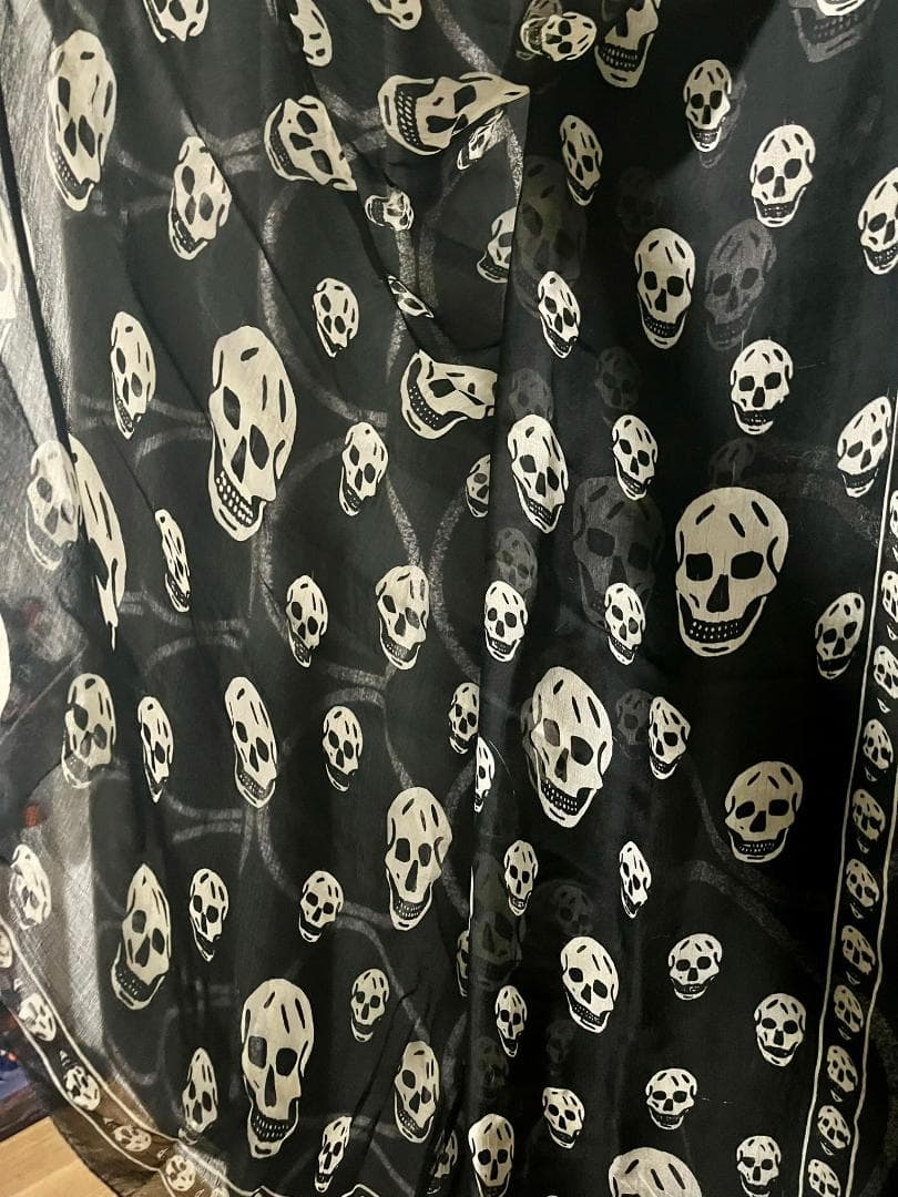 Alexander McQueen シルクスカルストール ブラック マックイーン