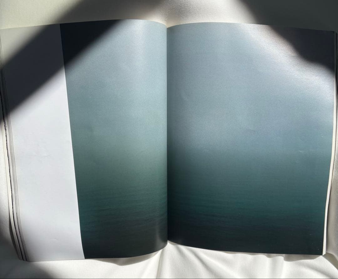 アート・デザイン・音楽 A MAGAZINE #3curated by HAIDER ACKERMANN