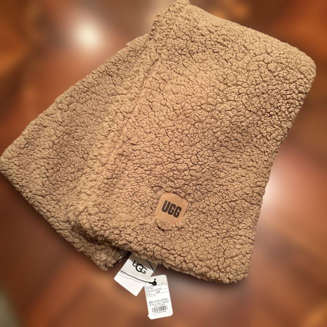 新品タグ付き♡UGG♡ボリュームフリーススカーフ♡キャラメル