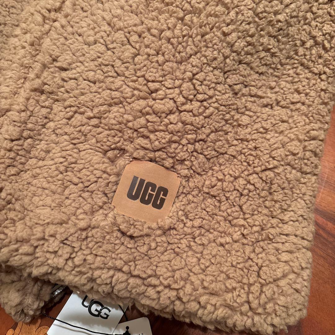 新品タグ付き♡UGG♡ボリュームフリーススカーフ♡キャラメル