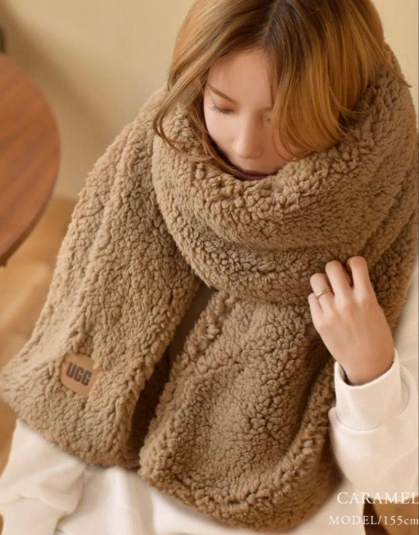 新品タグ付き♡UGG♡ボリュームフリーススカーフ♡キャラメル