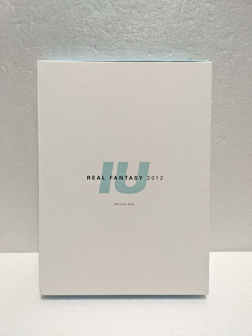 IU REAL FANTASY 2012 SPECIAL DVD カード&写真集