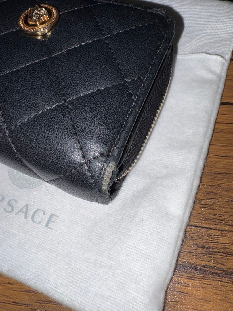VERSACE ヴェルサーチ 二つ折り財布 キルティング レザー メデューサ黒