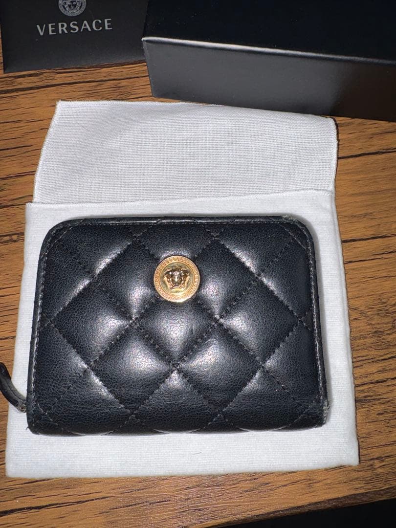 VERSACE ヴェルサーチ 二つ折り財布 キルティング レザー メデューサ黒
