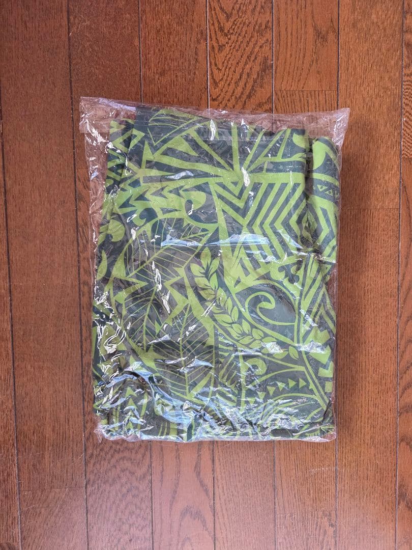 フラダンス、リゾートドレス 未使用 緑色トライバル柄パウスカート