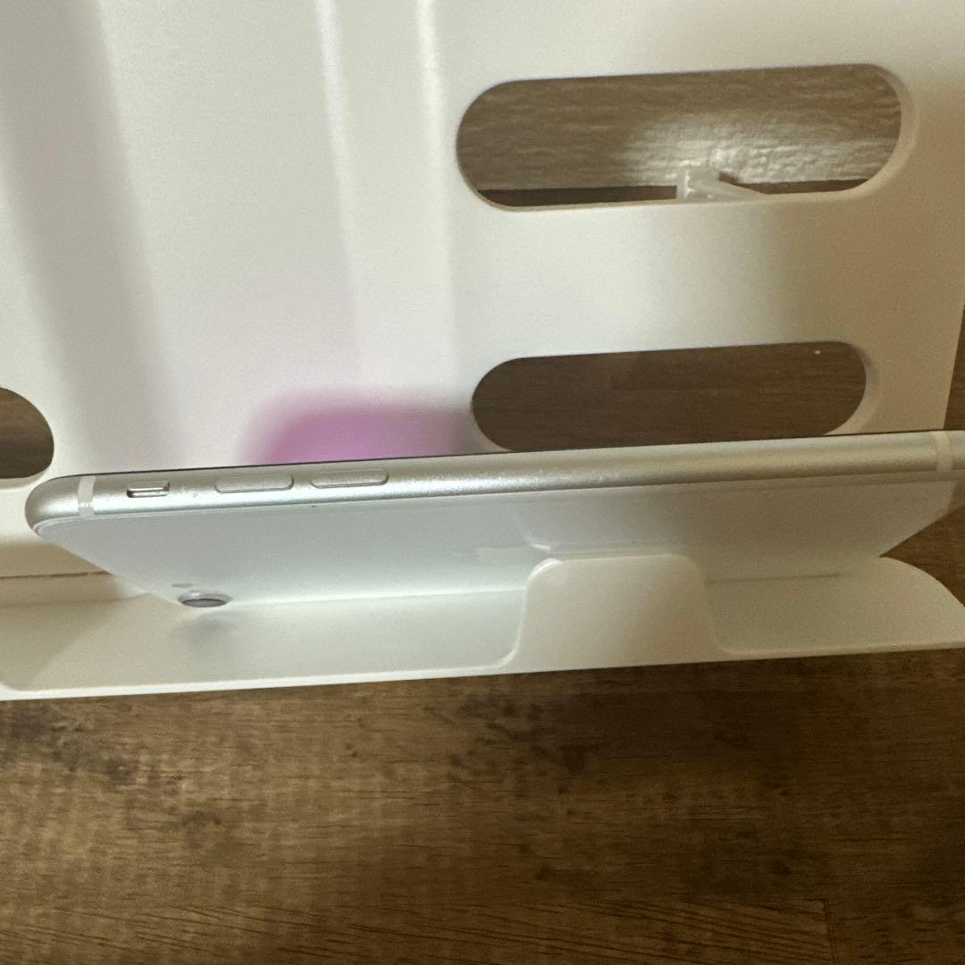 米*助様 iPhone SE（第2世代）64GB SIMフリー バッテリー84％