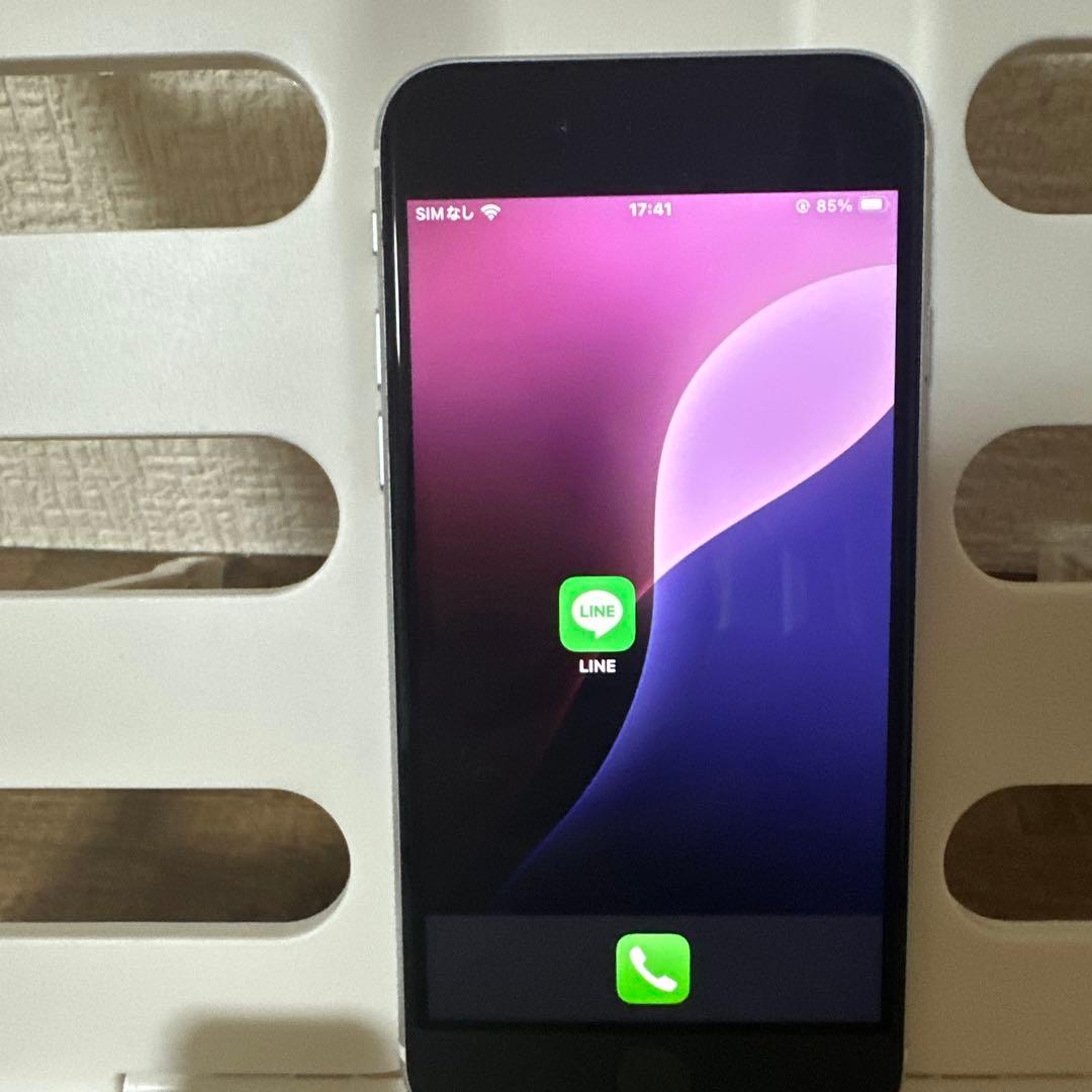 米*助様 iPhone SE（第2世代）64GB SIMフリー バッテリー84％